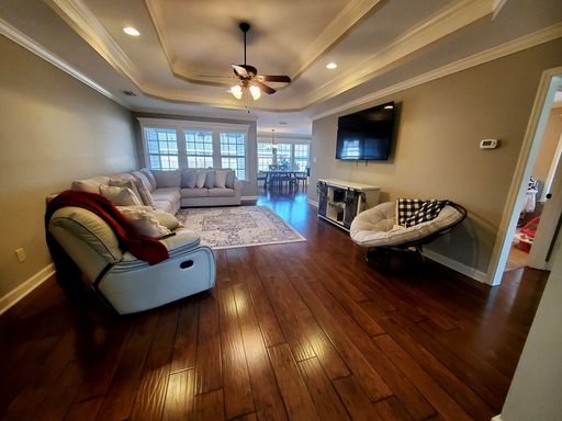 Listing photo thumbnail