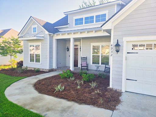 4932 Hatfield Cir, Hahira, GA 31632