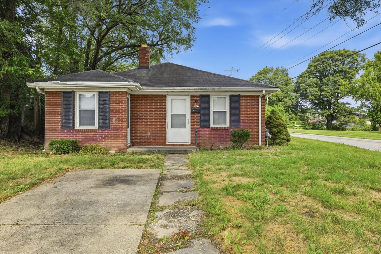 Anderson Apartment: 705 W 29th St - 2901 Sheridan St