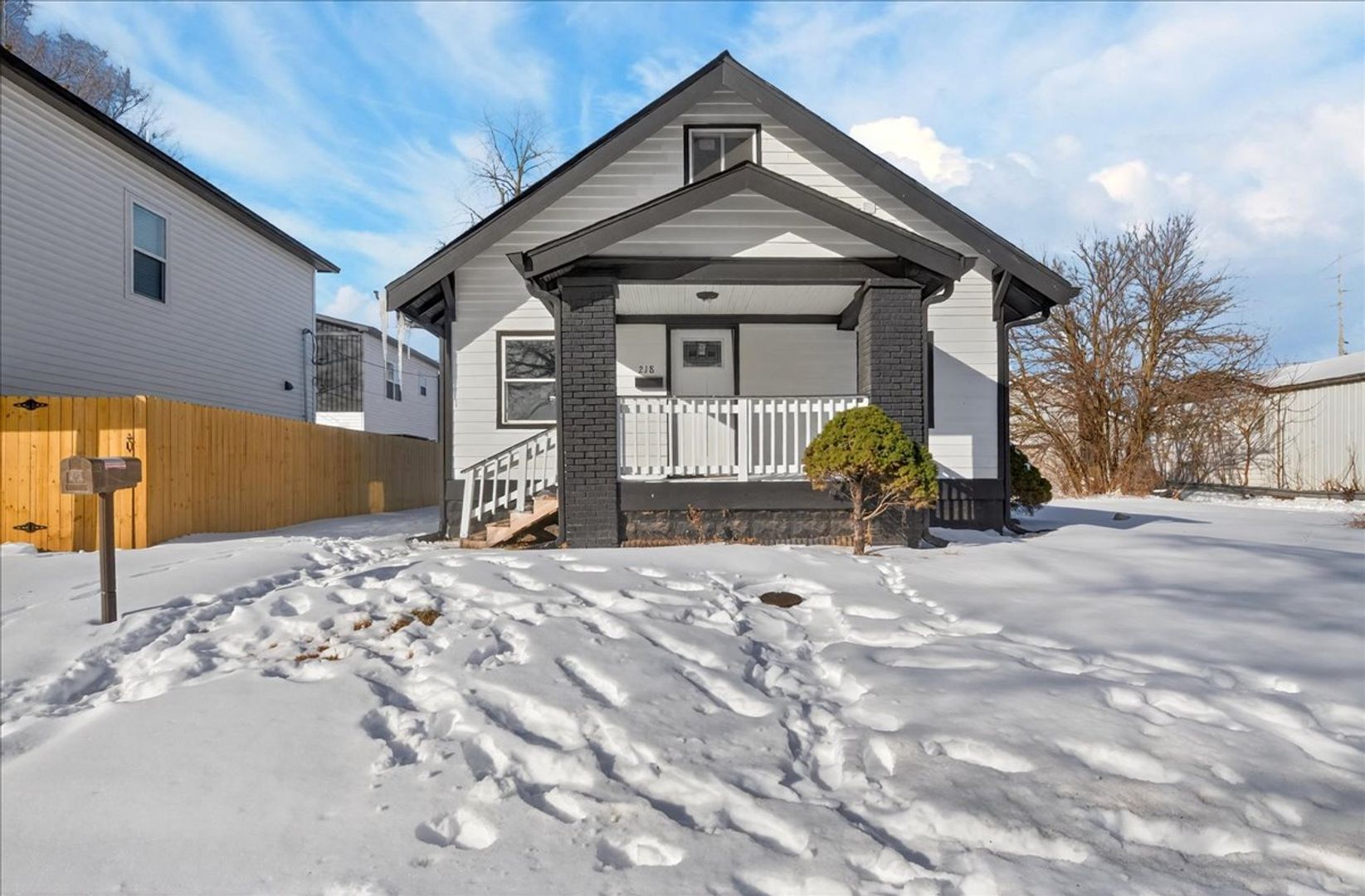 Indianapolis House: 218 S Walcott St