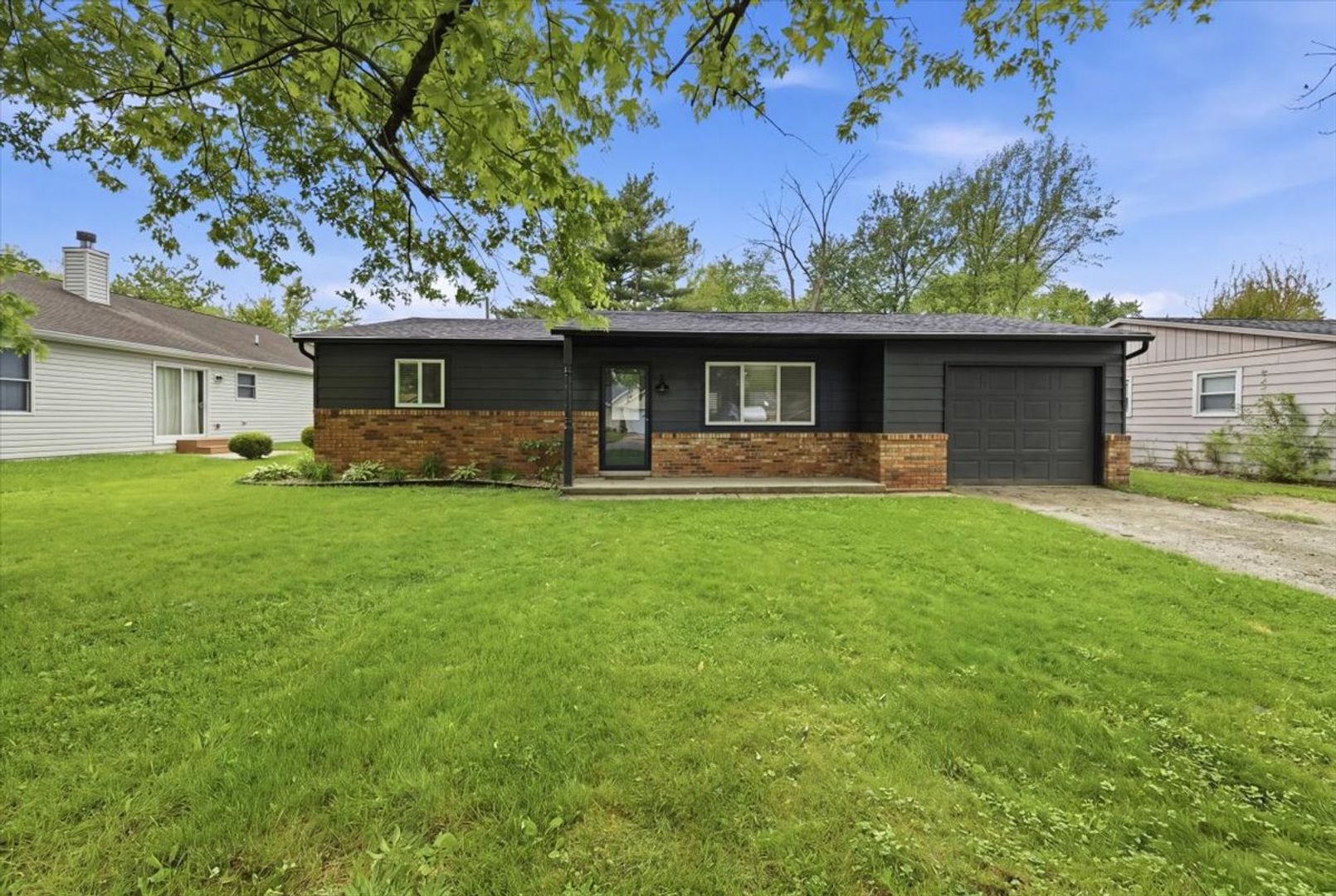 Yorktown House: 3001 S Broadway St