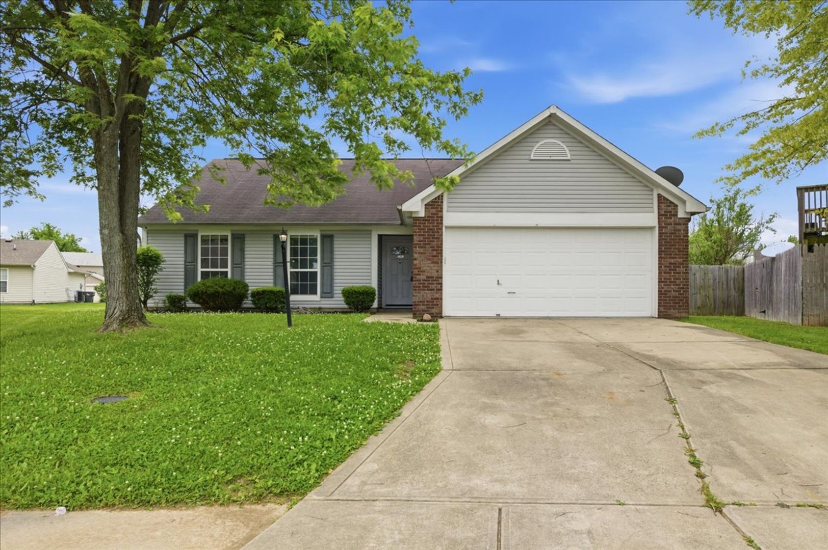 Indianapolis House: 1908 Red Leaf Ct