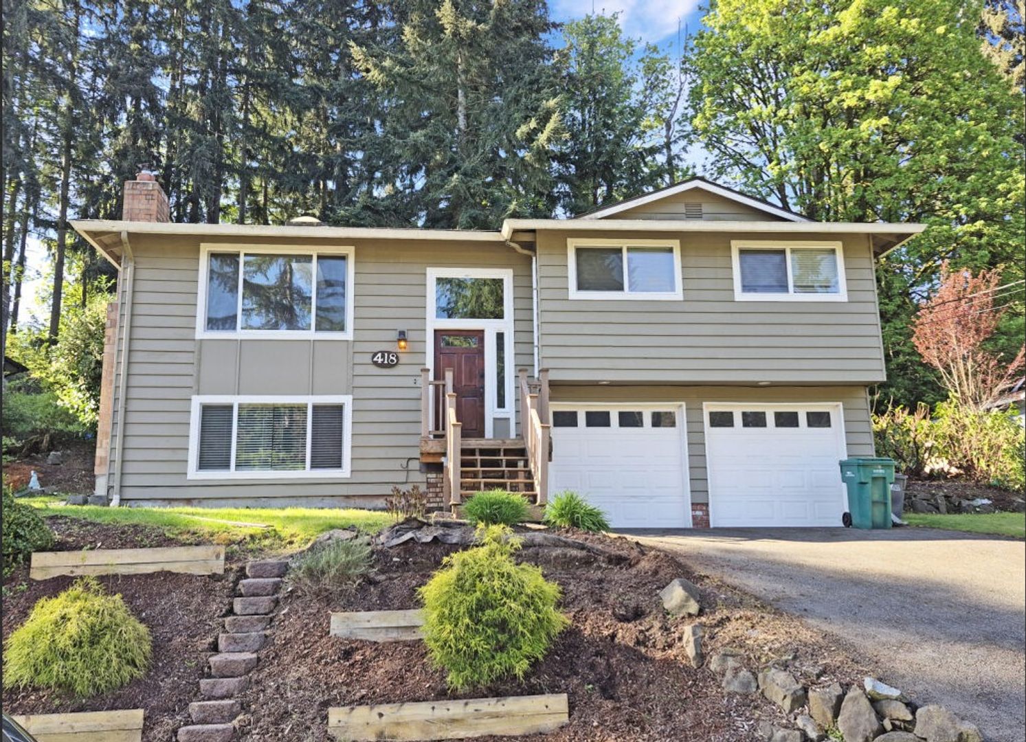 Everett House: 418 138th Pl SW