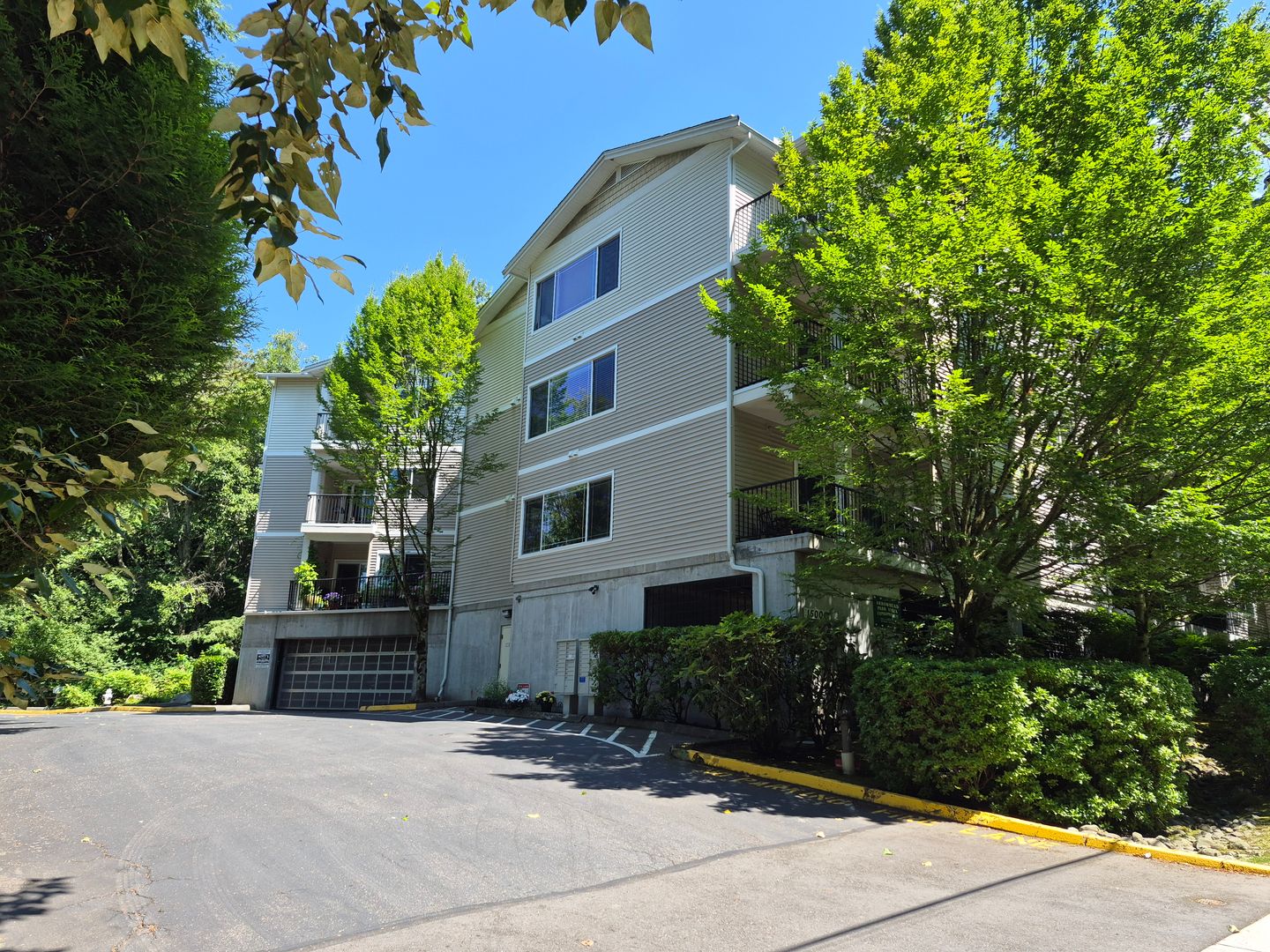 Kenmoore Condo: 15000 Juanita Dr NE #302