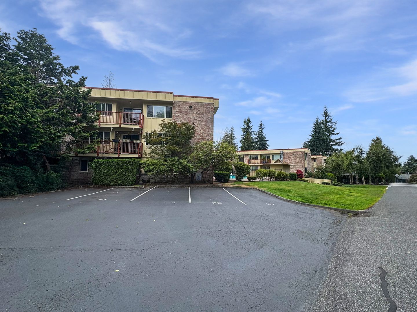 Everett Condo: 425 45th St SW #201