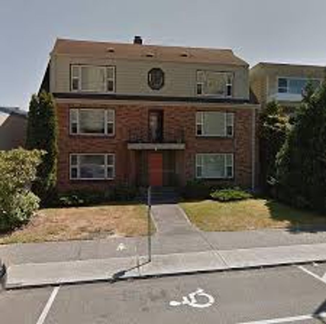 Everett Apartment: 3113 Colby Ave
