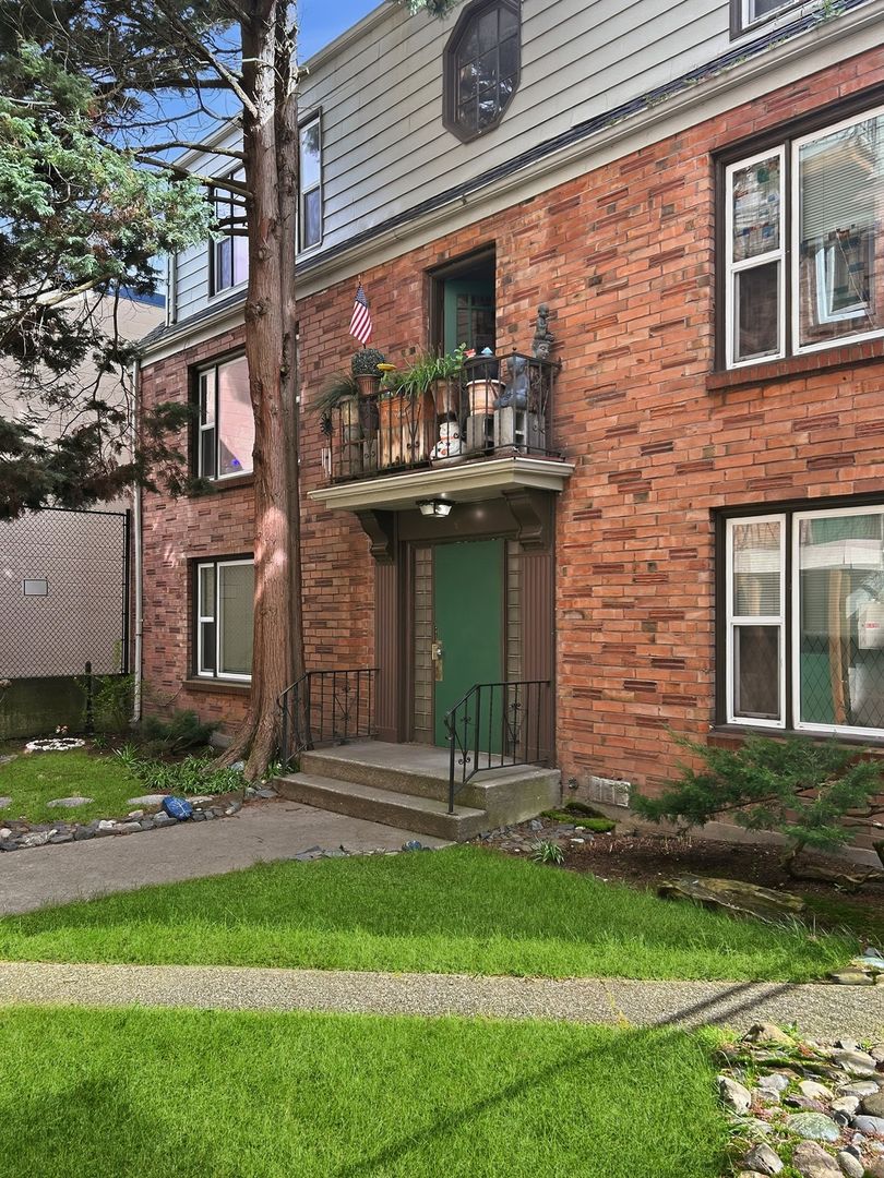 Everett Apartment: 3113 Colby Ave