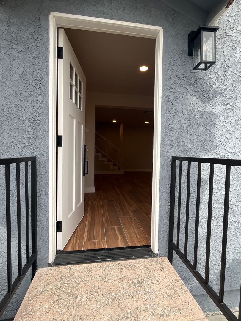 MONTEBELLO Apartment: 862-892 W MINES AVE