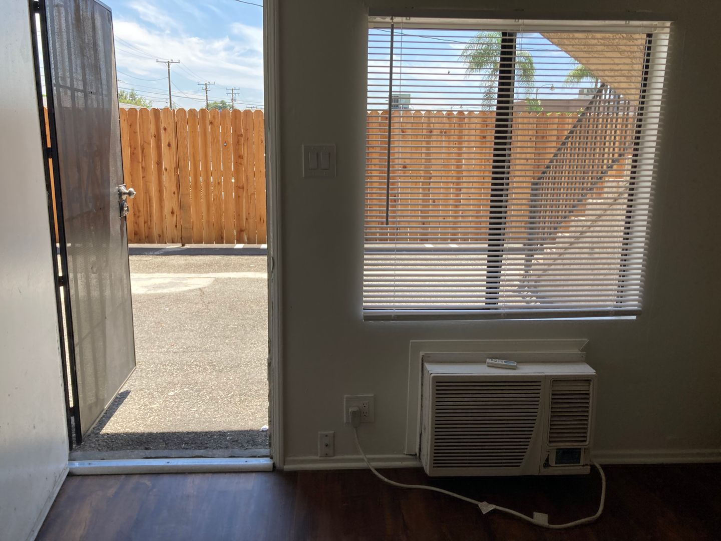 MONTEBELLO Apartment: 1912-1914 WHITTIER BLVD