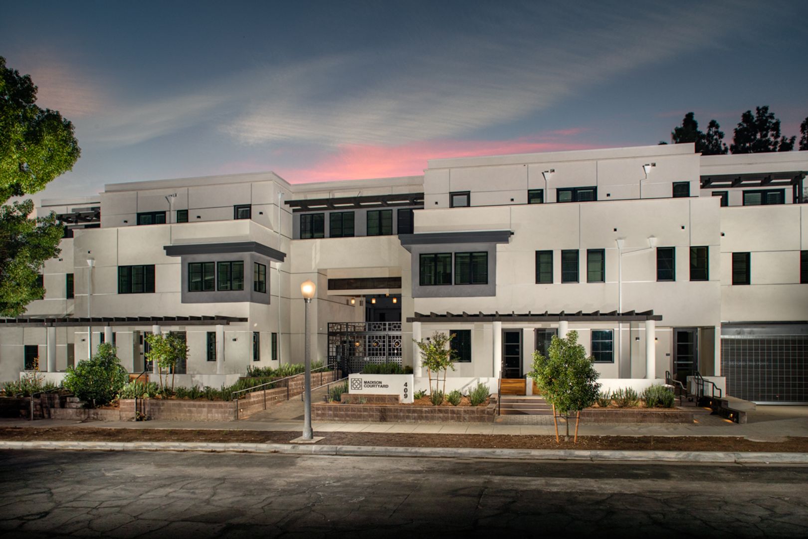 PASADENA Apartment: 409 N. MADISON AVE.