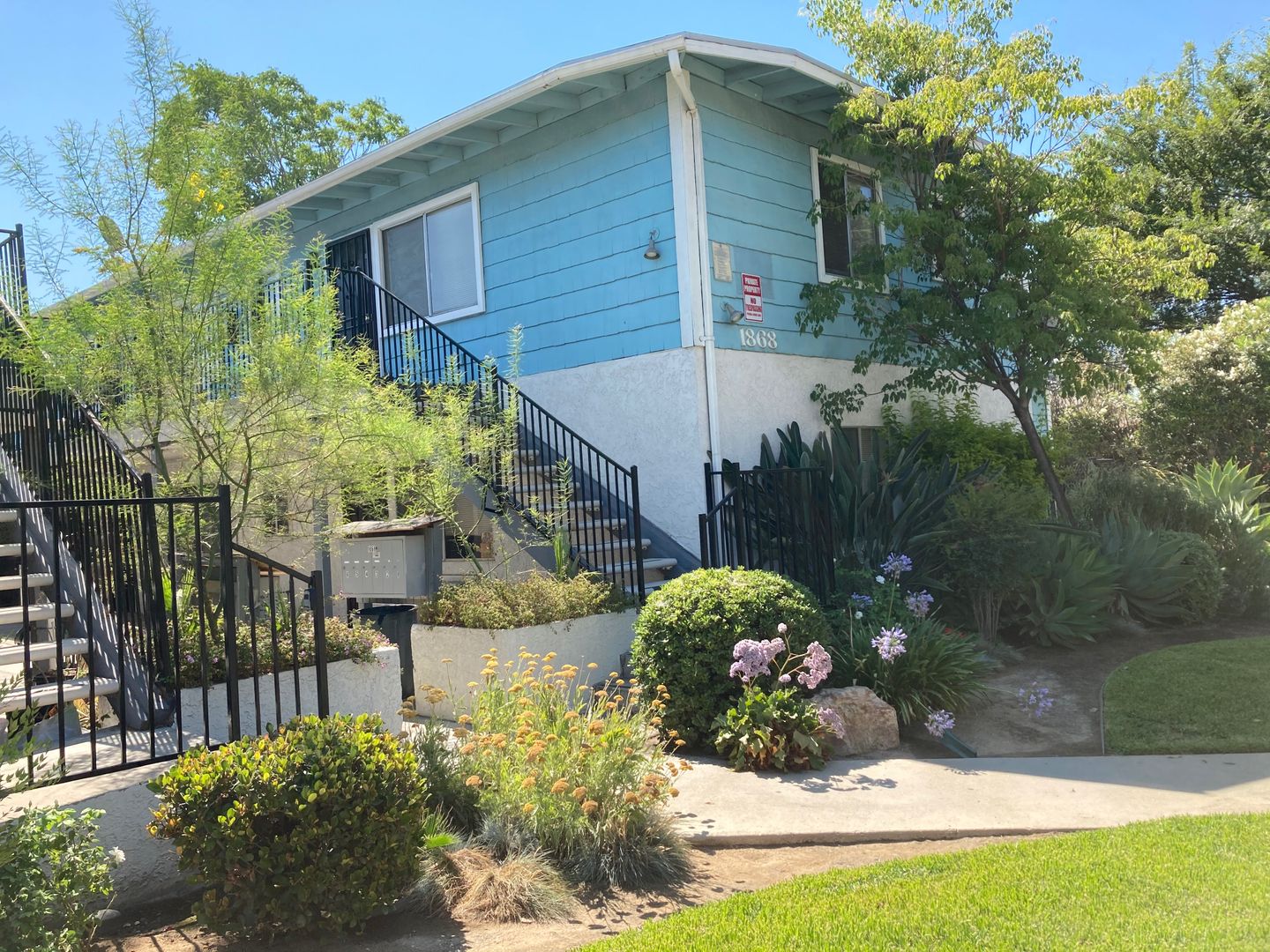 PASADENA Apartment: 1868 LINCOLN AVE.