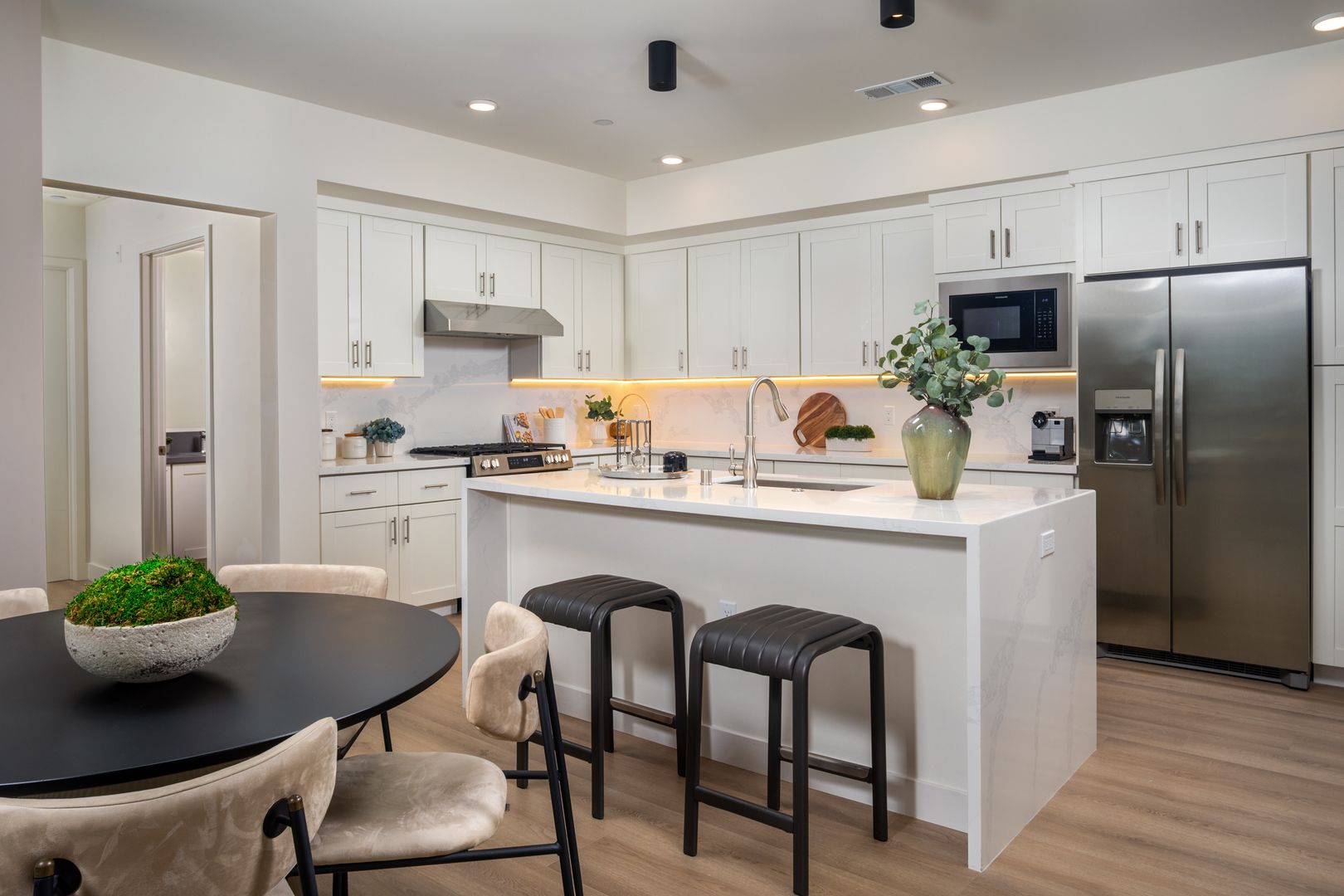 Alhambra Apartment: 123 S Chapel Ave