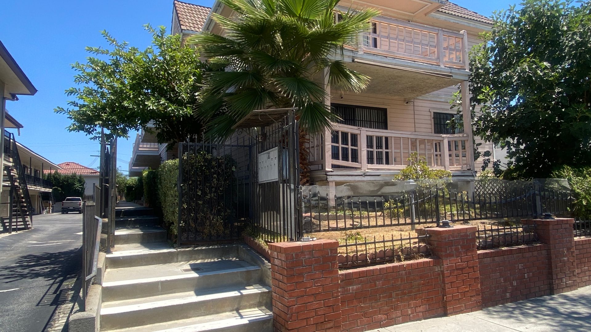 Monterey Park House: 310 N Moore Ave Apt C