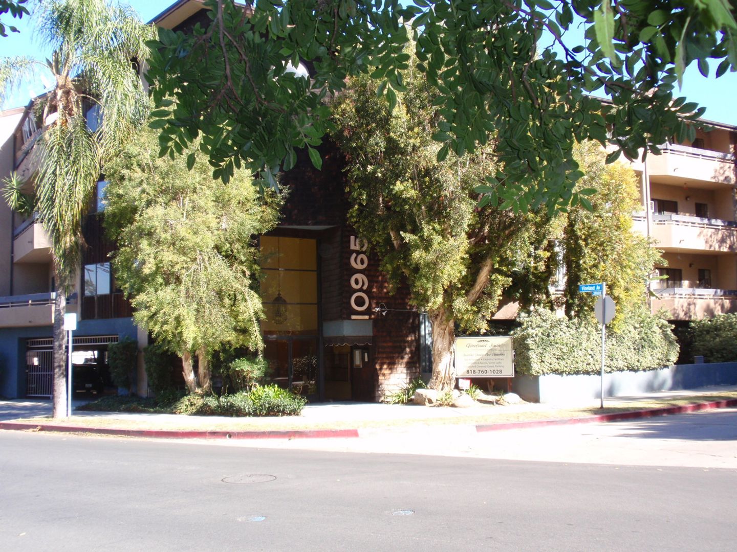 STUDIO CITY Apartment: 10965 FRUITLAND DR.