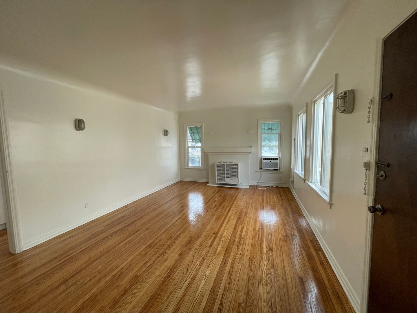 LOS ANGELES Apartment: 2460-2470 EASTLAKE AVE.