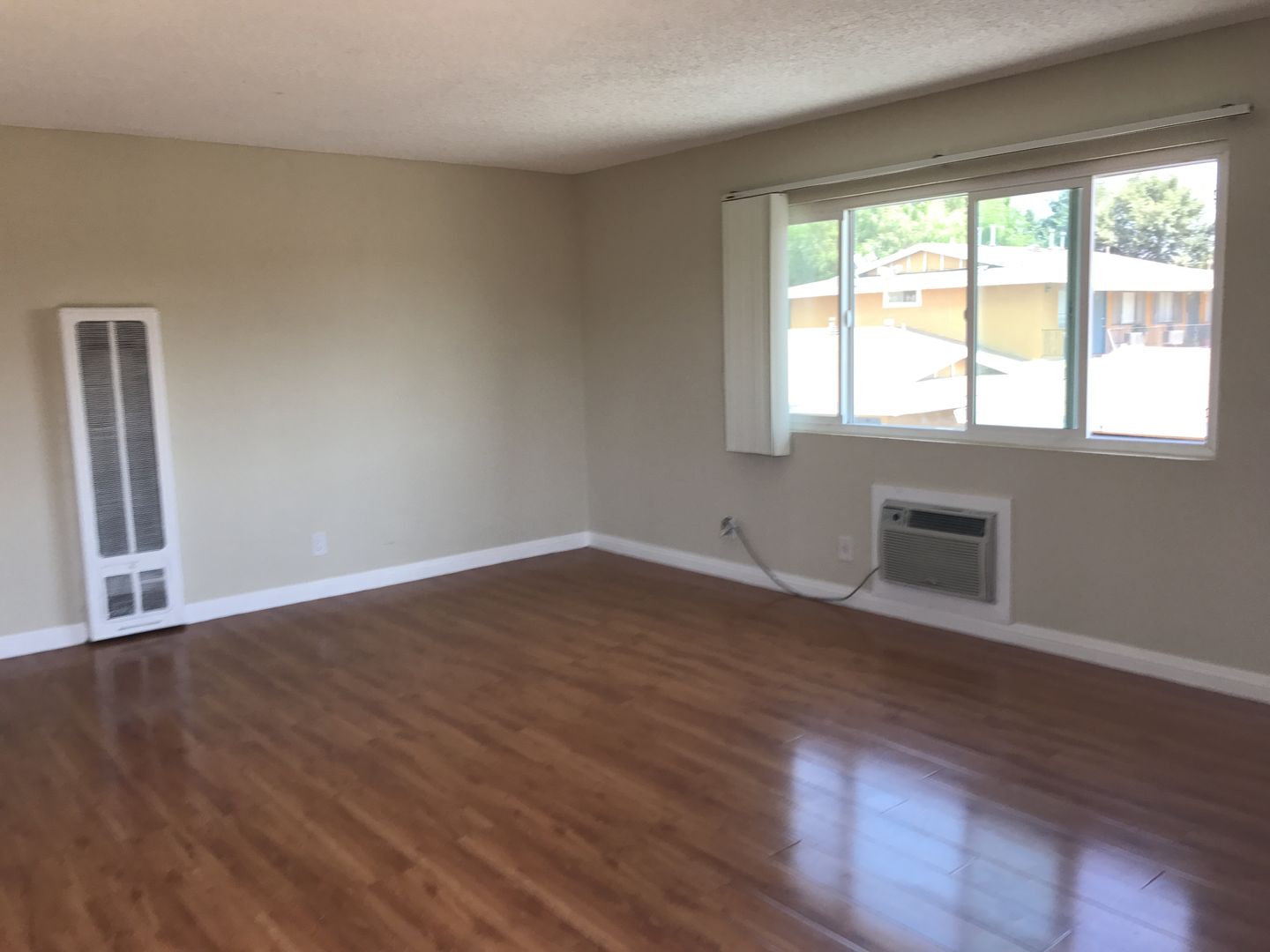 POMONA Apartment: 1104-1118 E. FRANKLIN AVENUE