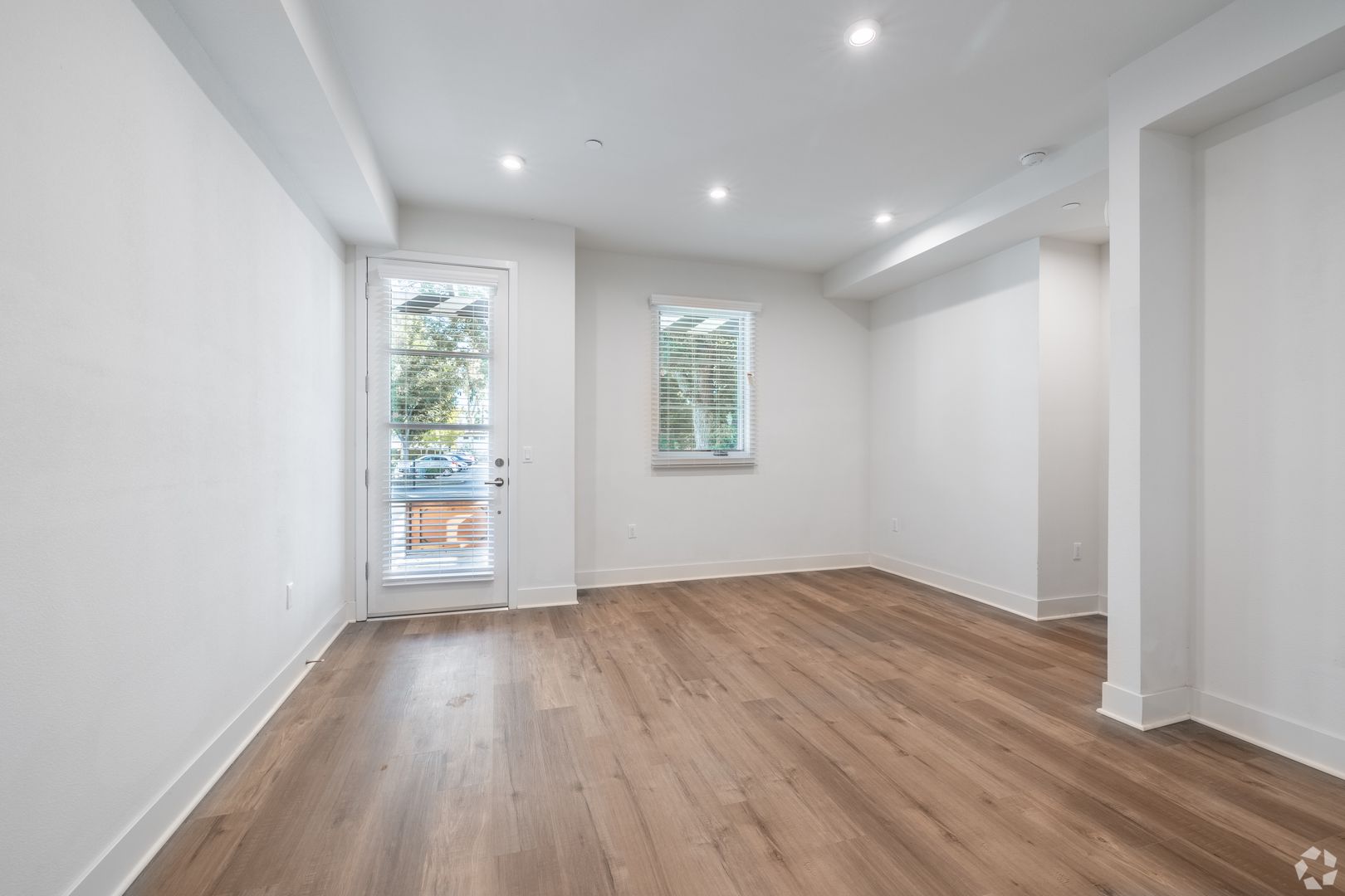 PASADENA Apartment: 409 N. MADISON AVE.