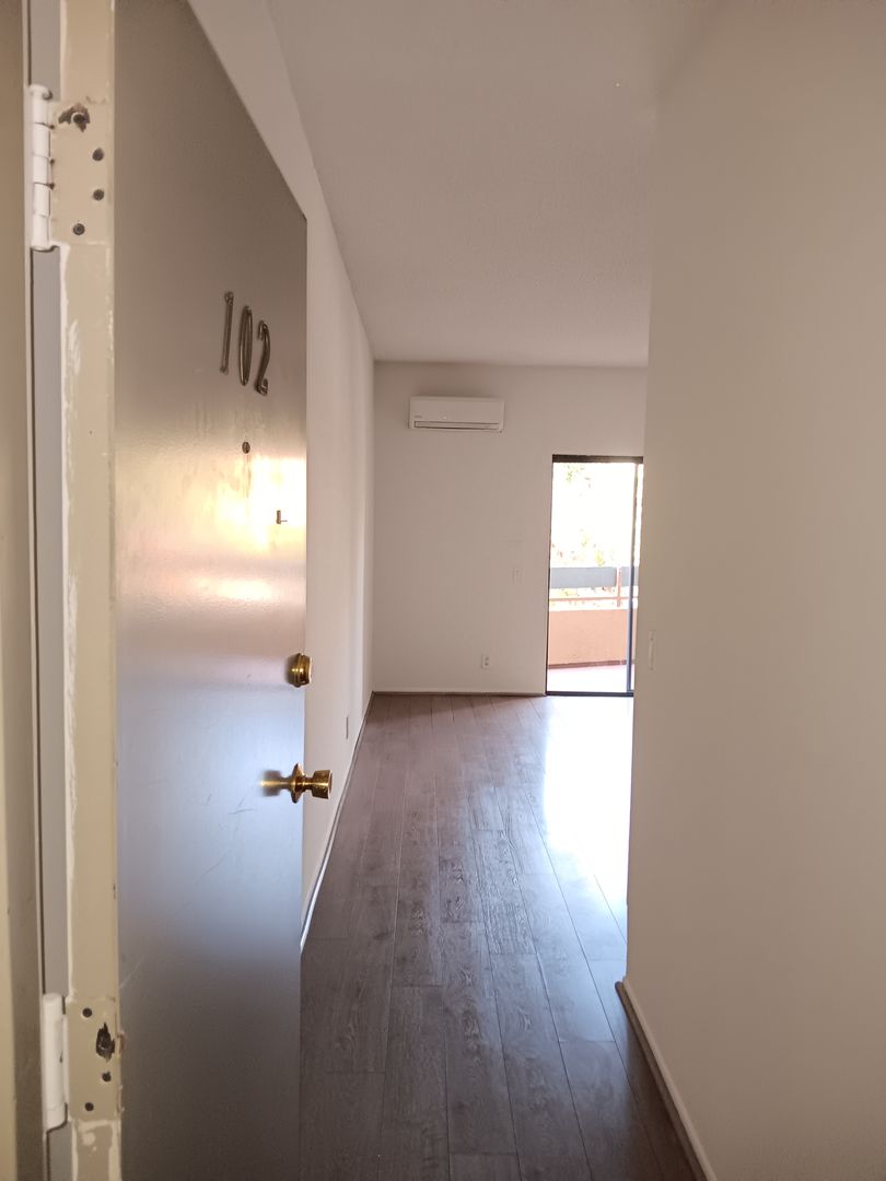 STUDIO CITY Apartment: 10965 FRUITLAND DR.