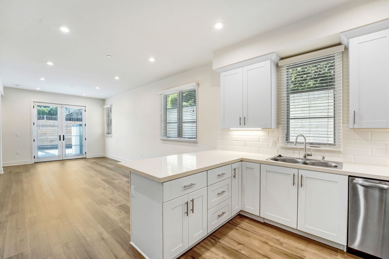 PASADENA Apartment: 409 N. MADISON AVE.