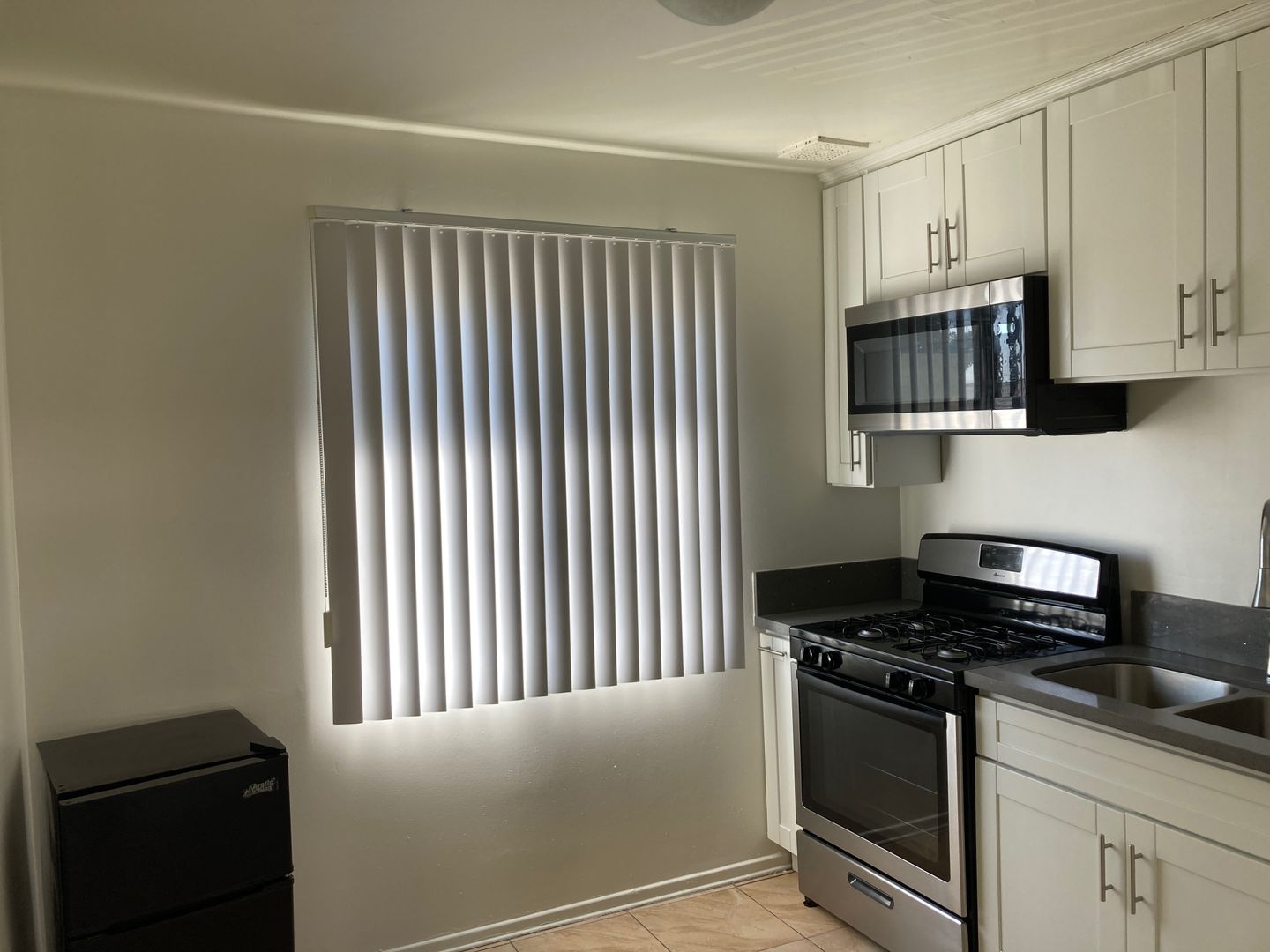 NORTH HOLLYWOOD Apartment: 7742 LANKERSHIM BLVD.