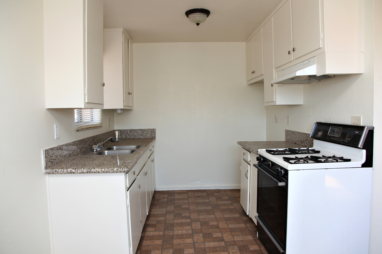 POMONA Apartment: 1104-1118 E. FRANKLIN AVENUE