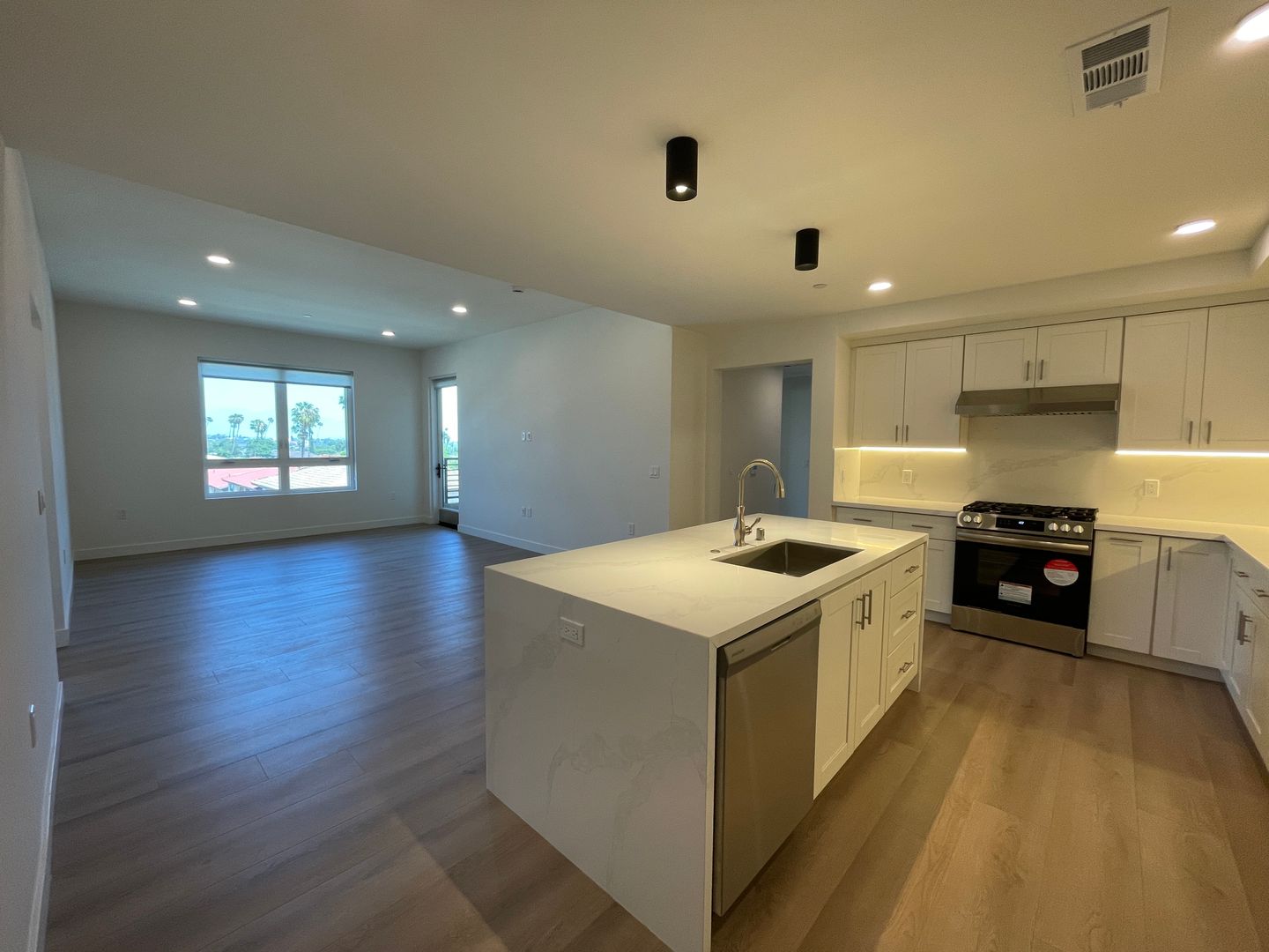 Alhambra Apartment: 123 S Chapel Ave