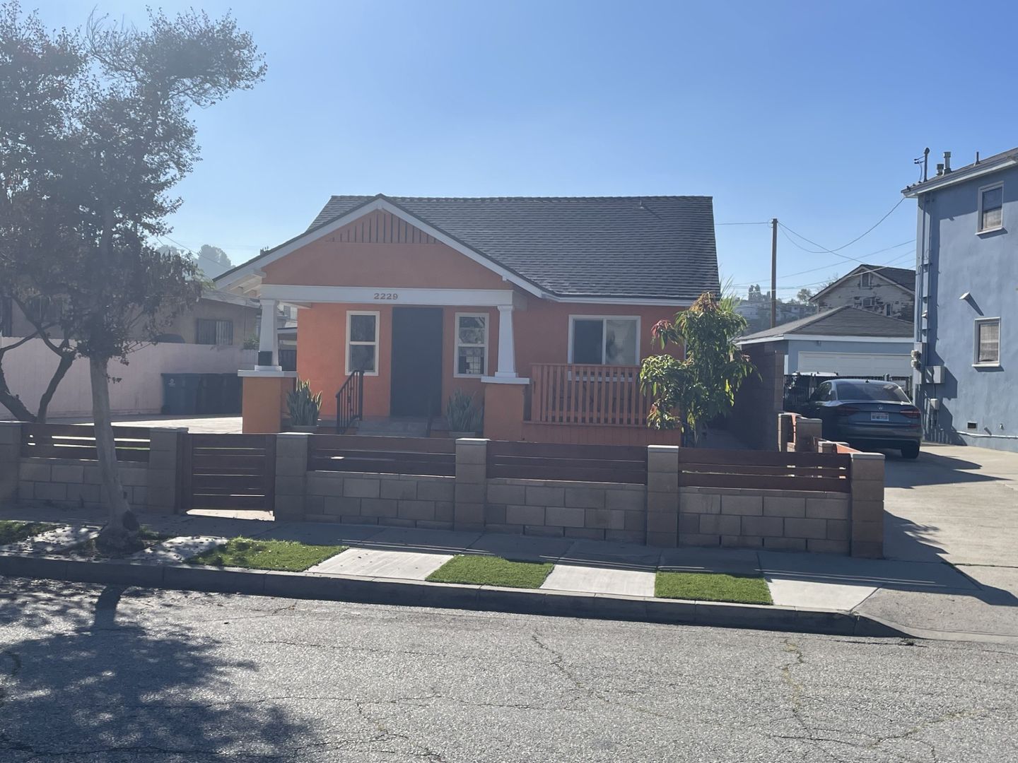 Alhambra House: 2229 El Paseo