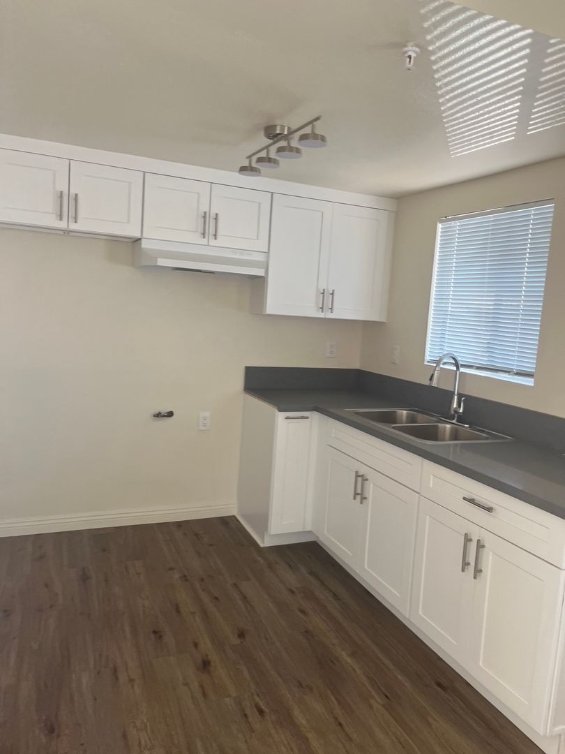 HAWTHORNE Apartment: 4643 W 118TH STREET