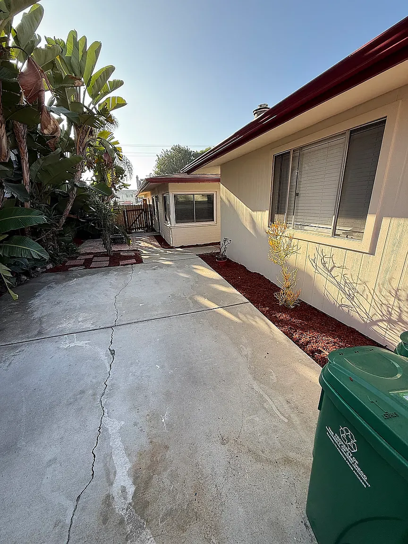 San Diego Apartment: 3739 Jewell St.