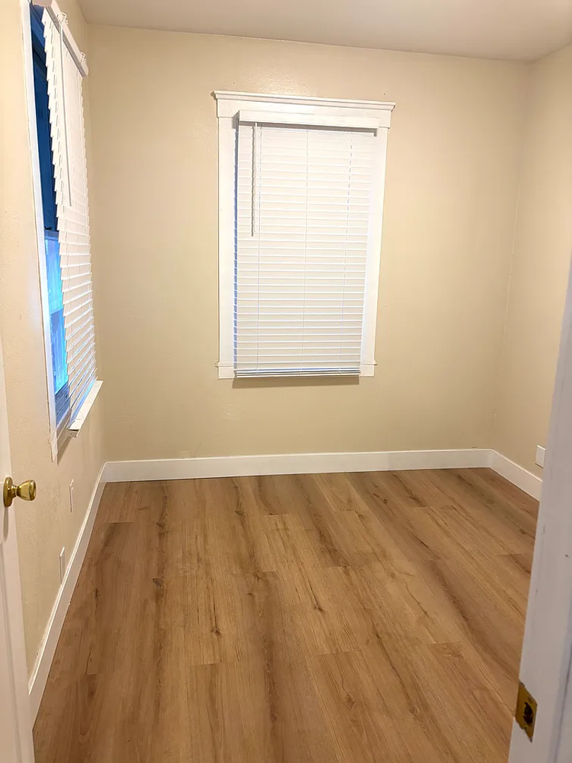 San Jose Apartment: 309 S Buena Vista Ave