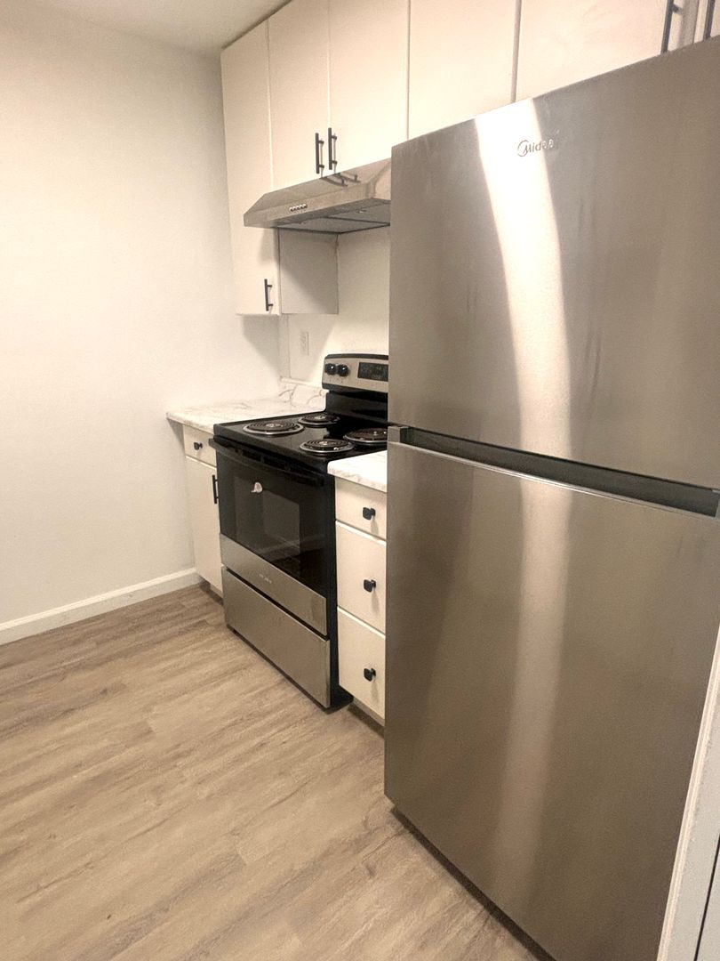 Redwood Apartment: 234 5th Ave. - Unit 6