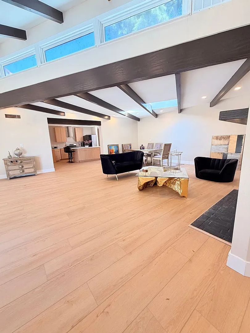 La Jolla Apartment: 1565 Nautilus St.