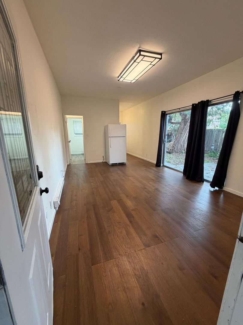 Redwood Apartment: 234 5th Ave. - Unit 9