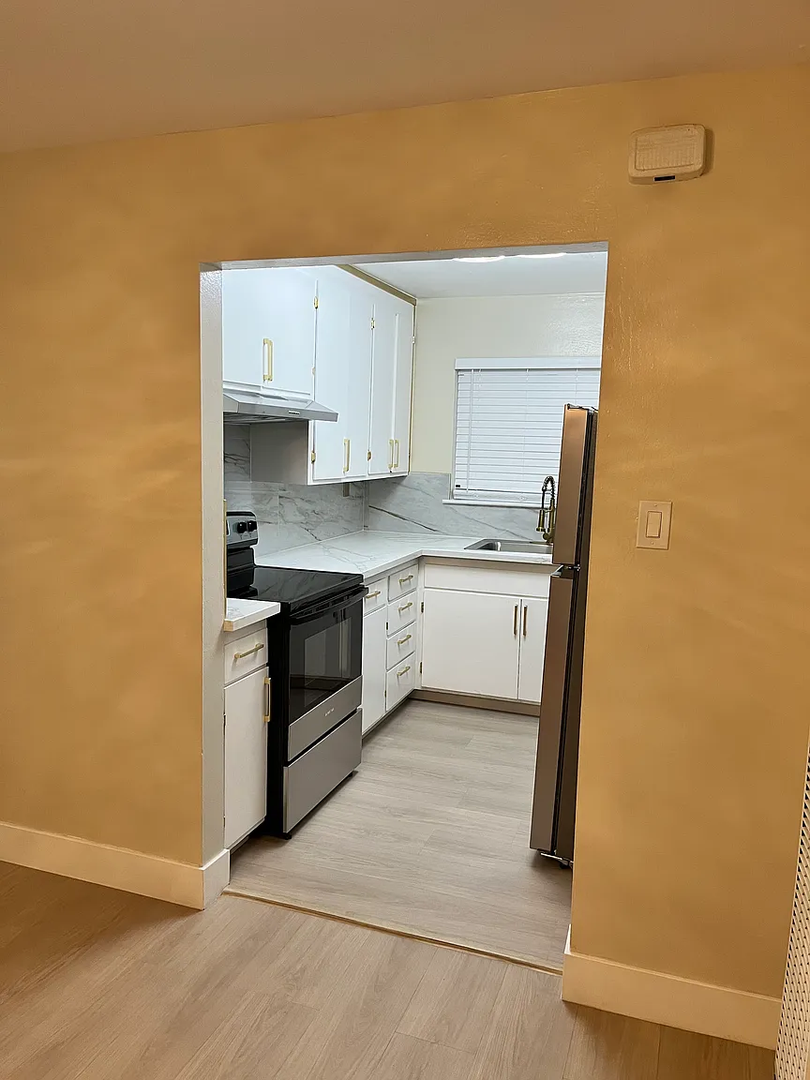 South San Francisco Apartment: 7 Lewis Ave