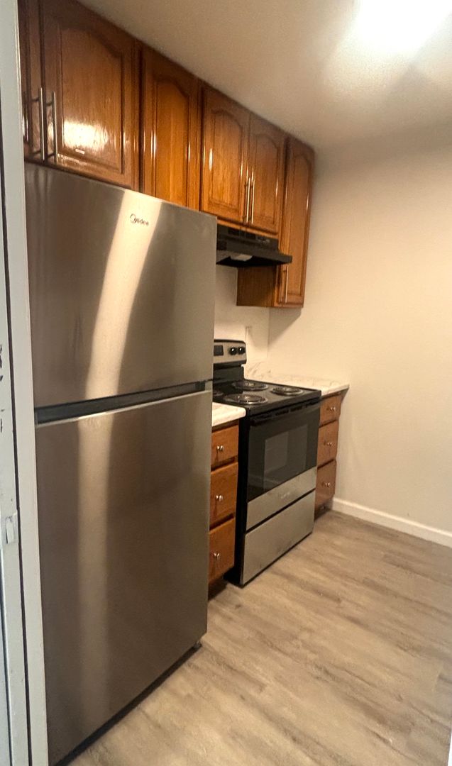 Redwood Apartment: 234 5th Ave. - Unit 5