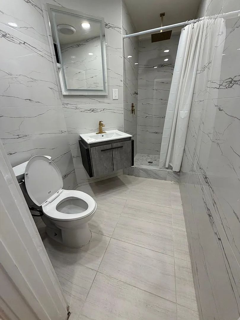 La Jolla Apartment: 1565 Nautilus St.