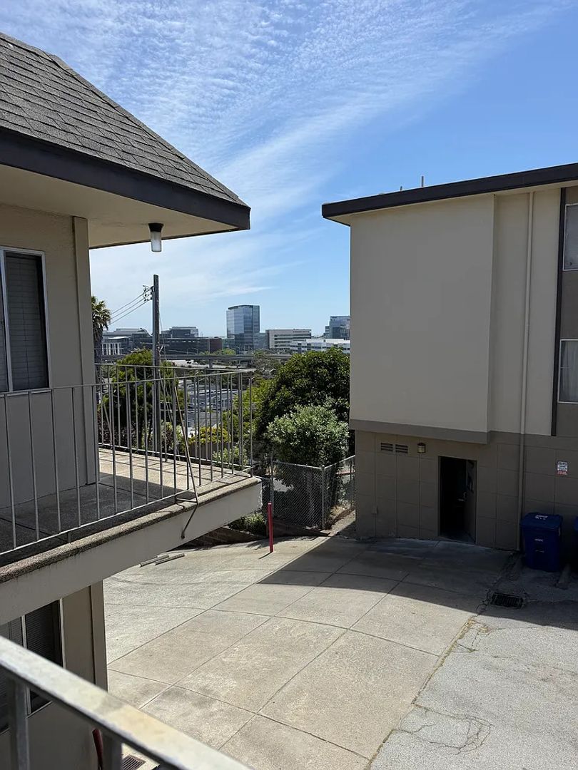 South San Francisco Apartment: 25 Lewis Ave