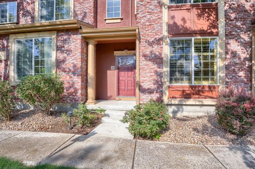 Highlands Ranch 3 Bedroom Townhome with 2 Car Garage – photo 1
