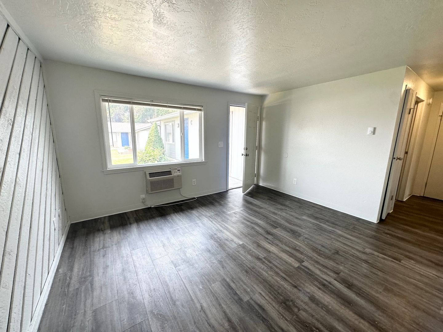 Caldwell Apartment: 207 Indiana Ave