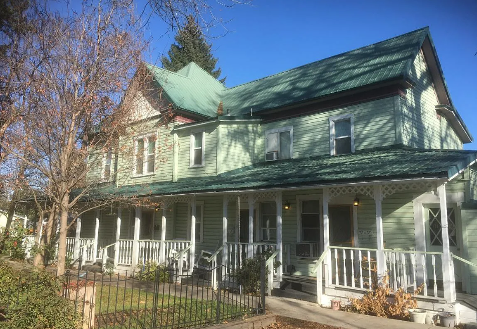 Weiser Apartment: 603 E Commercial St.