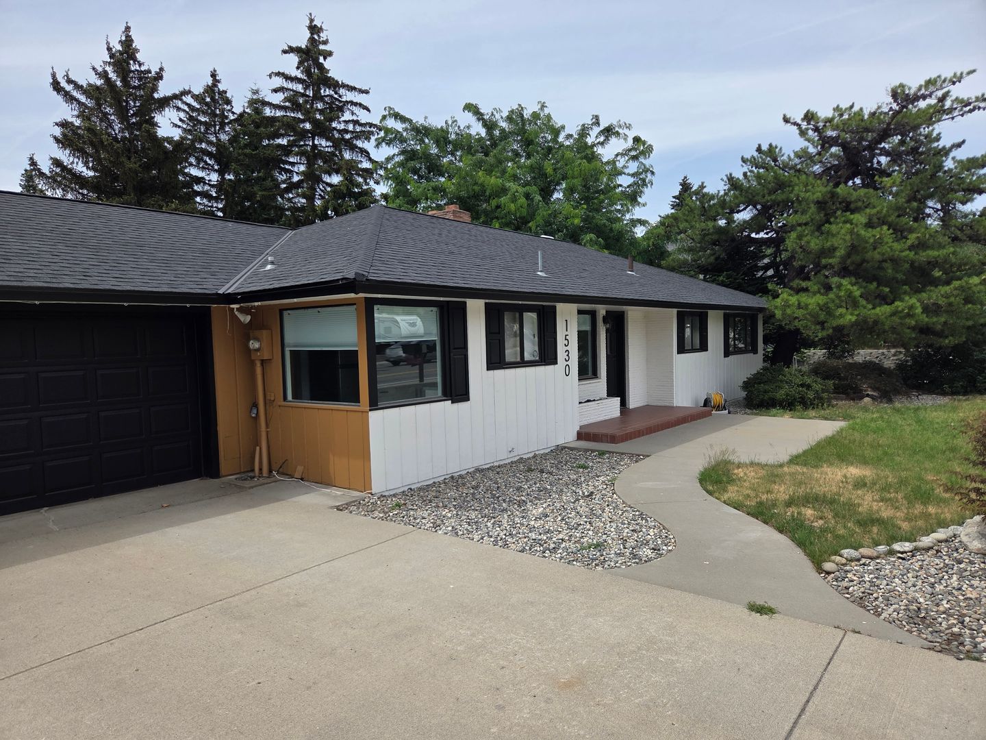 East Wenatchee House: 1530 Eastmont Ave.