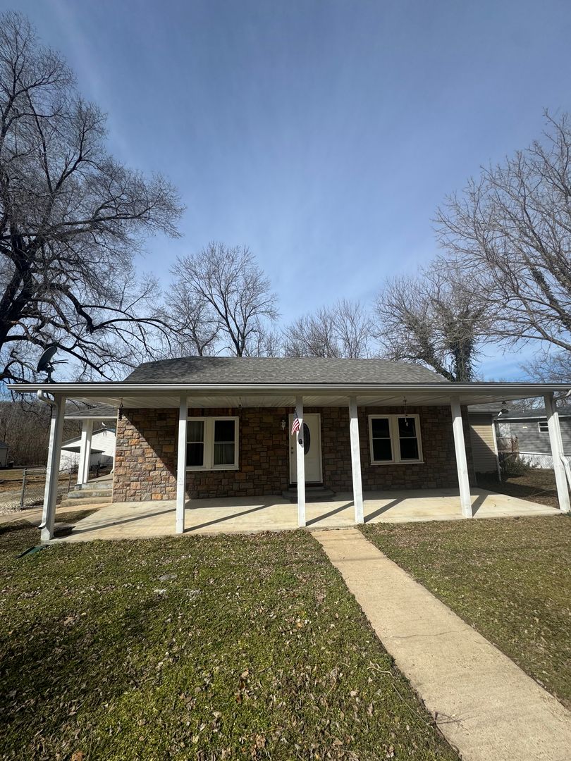 Waynesville House: 407 N Highway 17