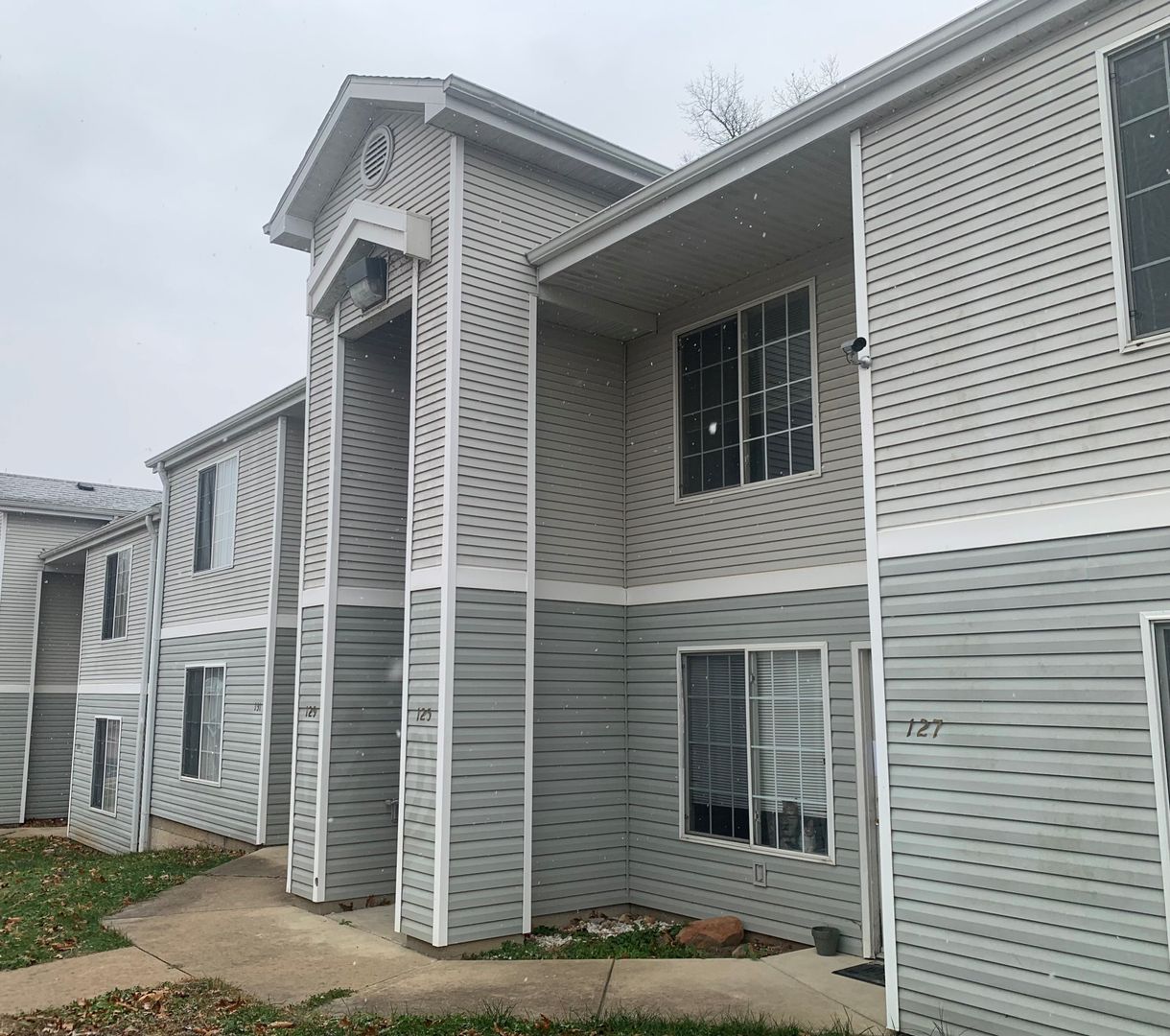 St. Robert Apartment: 125-139 Hickory Ridge