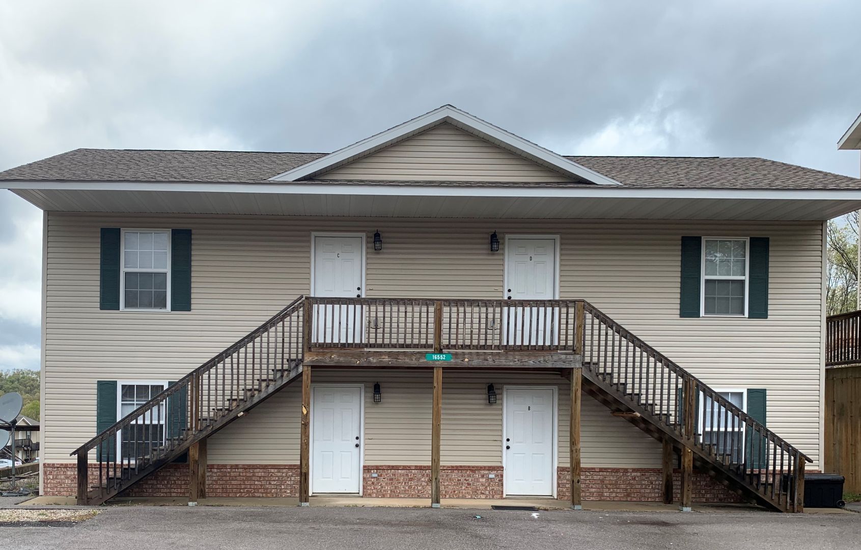 St. Robert Apartment: 16552 Hunters Ridge Rd