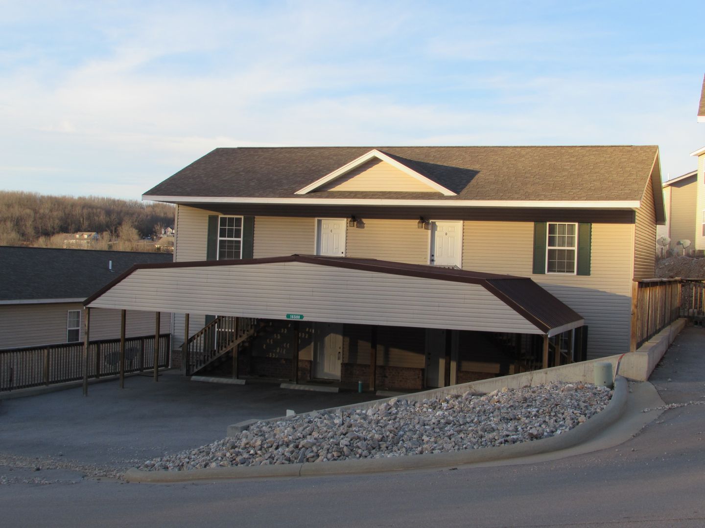 St. Robert Apartment: 16588 Hunters Ridge Lane