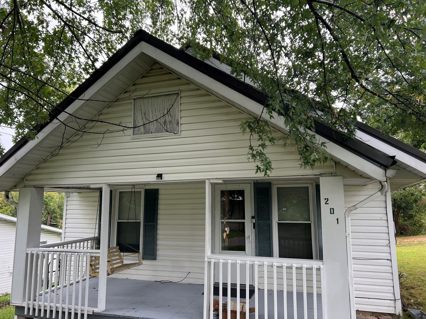 Dixon House: 201 North Locust St.