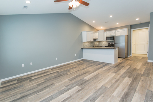 Furnished and Unfurnished Units Available – photo 1