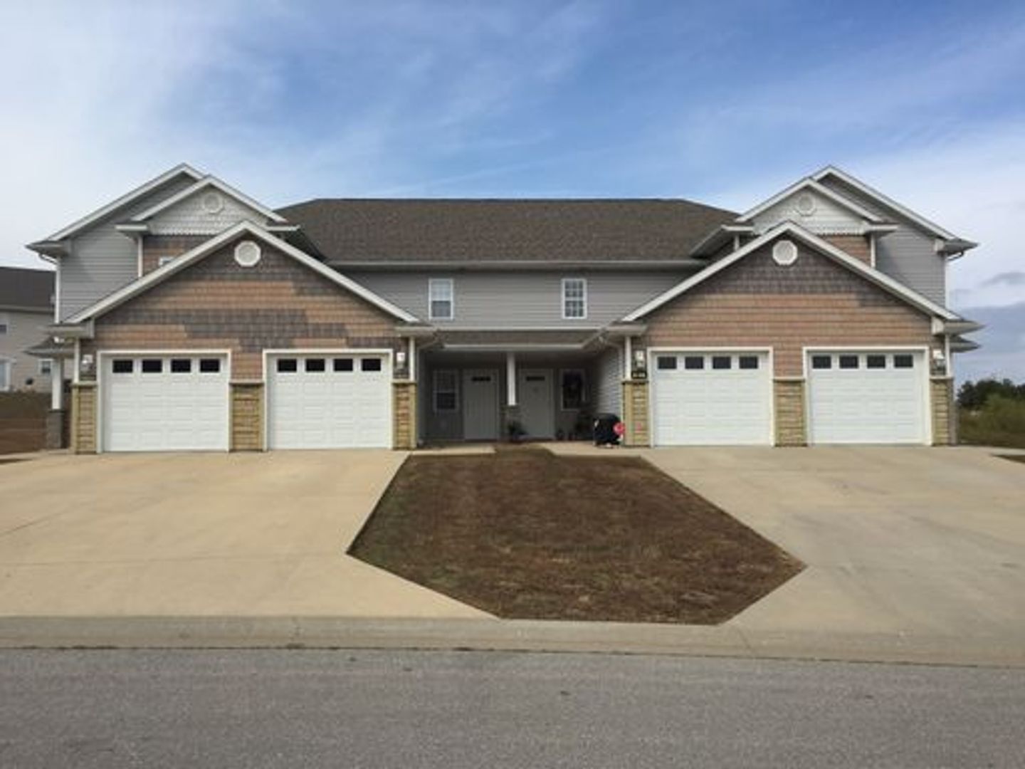 St. Robert Apartment: 100 Daniels Ct