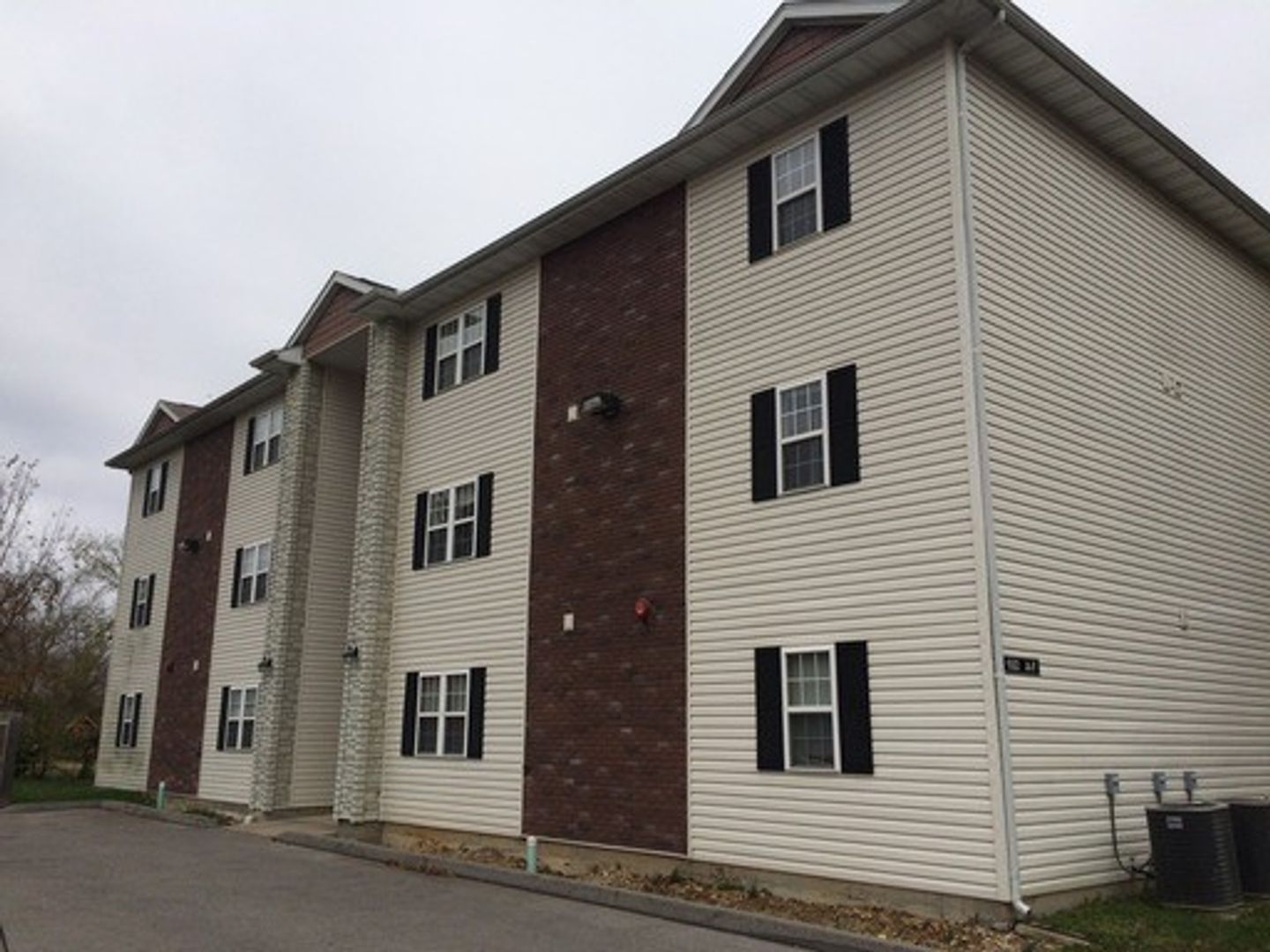 Waynesville Apartment: 102 Fleetwood