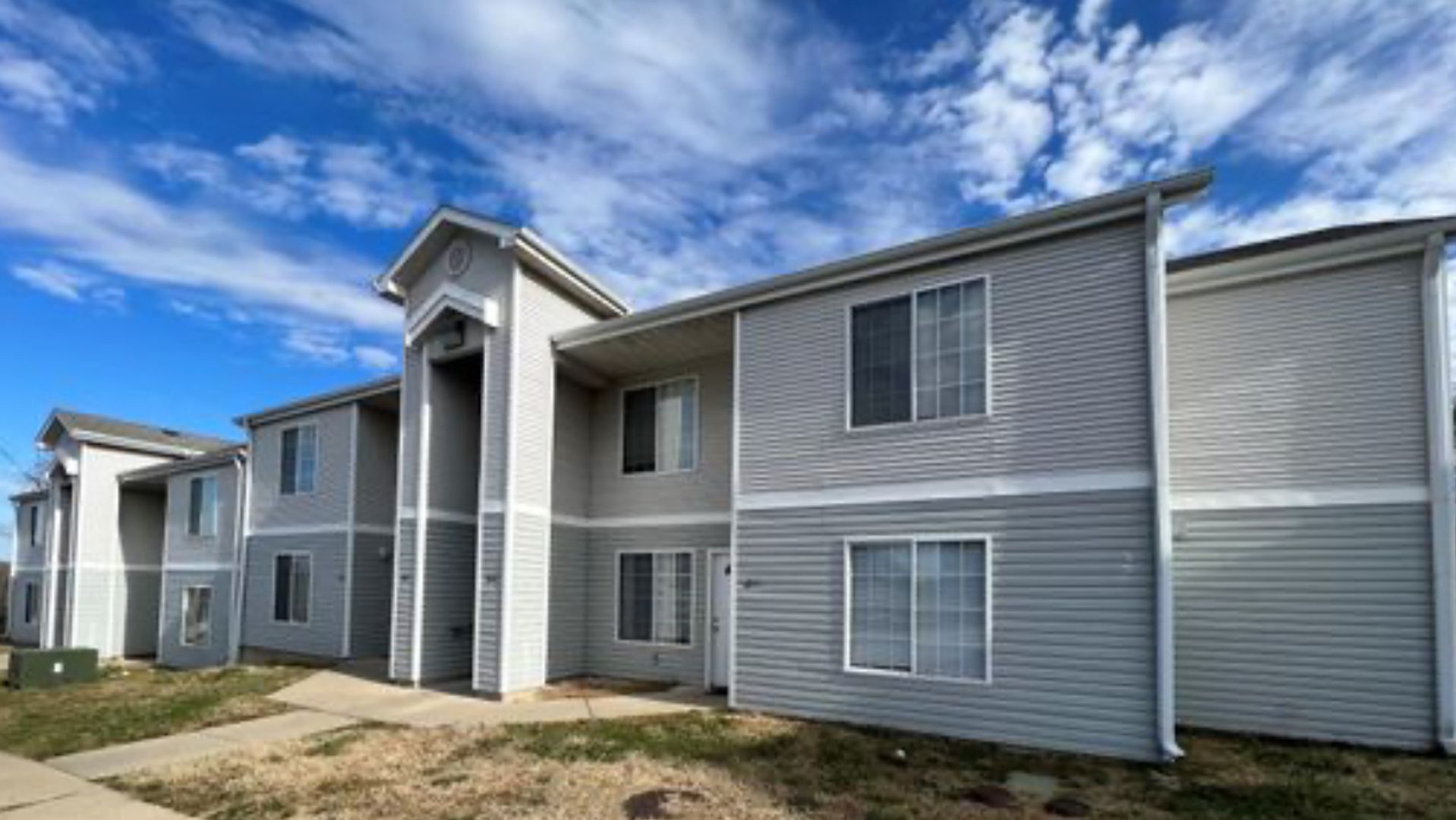 St. Robert Apartment: 125-139 Hickory Ridge